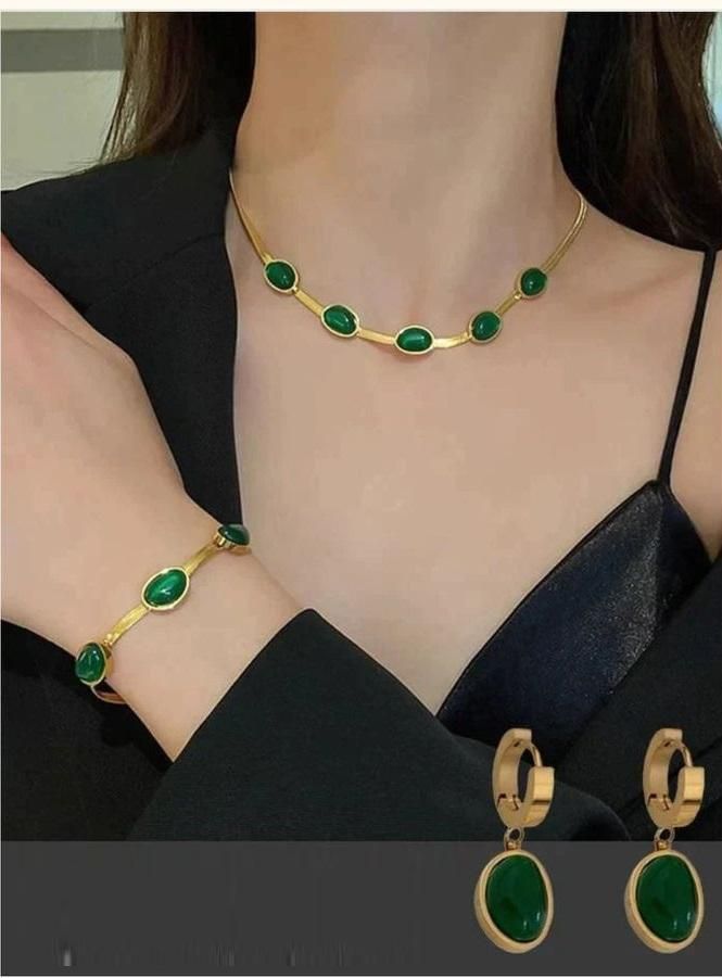 Elegance Emerald Necklace – Timeless Gift of Love
